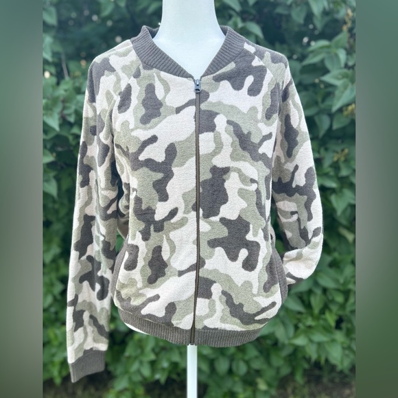 Barefoot Dreams Jackets & Blazers - BAREFOOT DREAMS Cozy Chic Ultra Lite Camo Zip-up Bomber Indigo Multi W’s Med